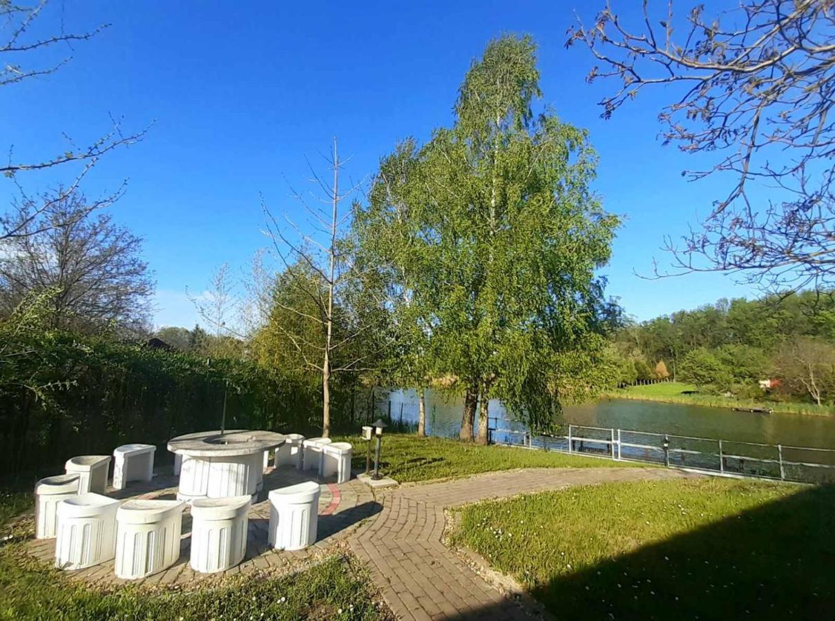 Szemermetes Erzsok Nyaralohaz Villa Gyomaendrod Exterior photo